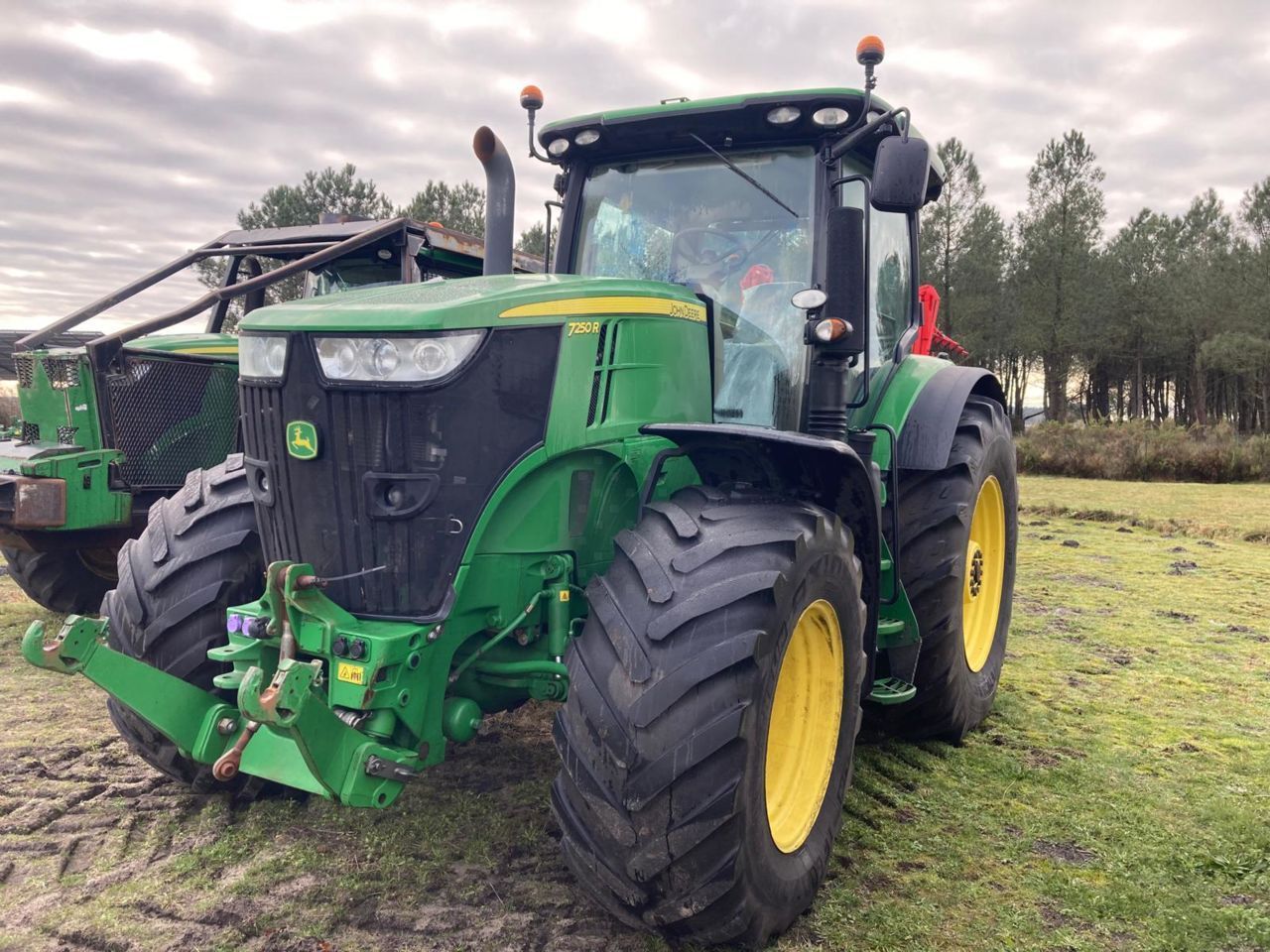 E-FARM: John Deere 7250 R - Traktor - id ZLAURL2 - 48.000 € - Baujahr: 2016 - Abgelesene Motorstunden: 5.135,Motorleistung (PS): 250,Frankreich