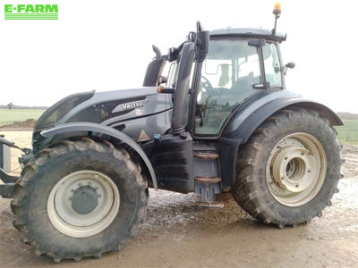 E-FARM: Valtra T254 - Tractor - id VHG2VUQ - €84,194 - Year of construction: 2017 - Engine hours: 4,300,Engine power (HP): 235,United Kingdom