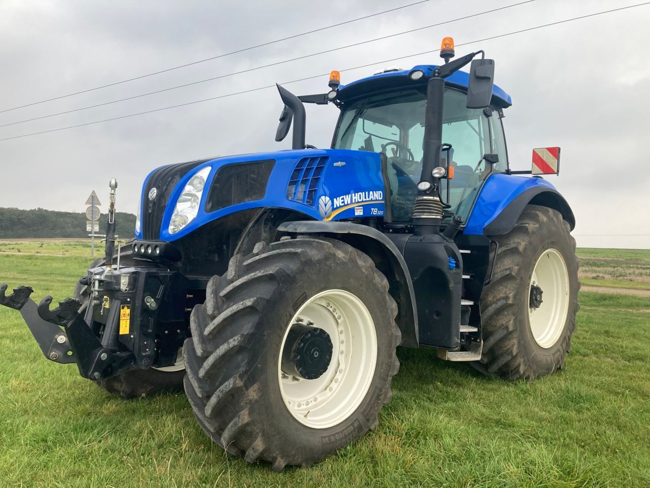 E-FARM: New Holland T8.320 AC - Traktor - id EBSDL3M - Rok produkcji: 2019 - Motogodziny: 590,Moc silnika: 320,Francja