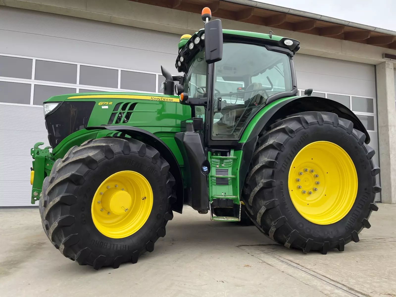 John Deere 6175R Трактор 86 555 €
