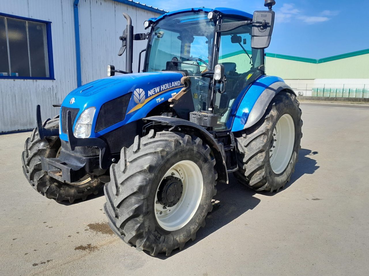 E-FARM: New Holland T5.95 - Tractor - id YUZCBQM - 50.000 € - Año: 2019 - Horas: 3800,Potencia del motor: 95,Francia