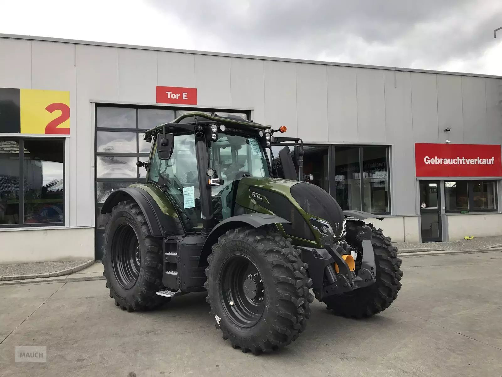 Valtra N 175 Tractor