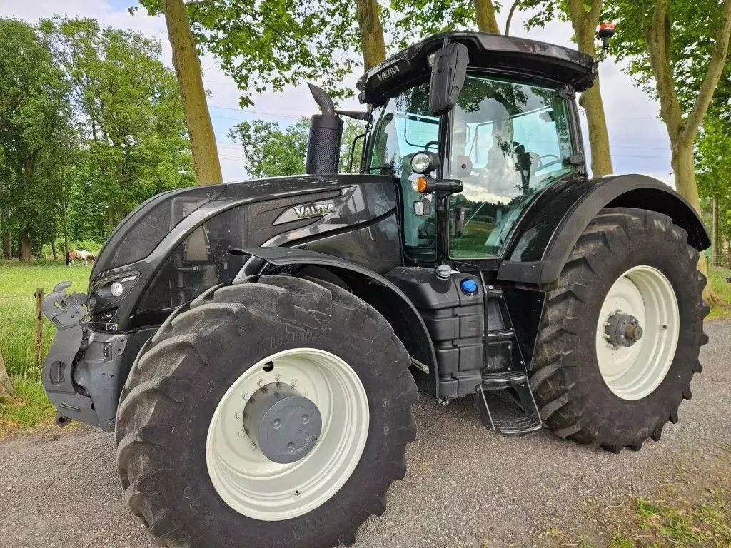 E-FARM: Valtra S394 - Traktor - id ZDEHY93 - 119 500 € - Rok výroby: 2018 - Hodiny motoru: 4 400,Výkon motoru (HP): 400,Nizozemsko