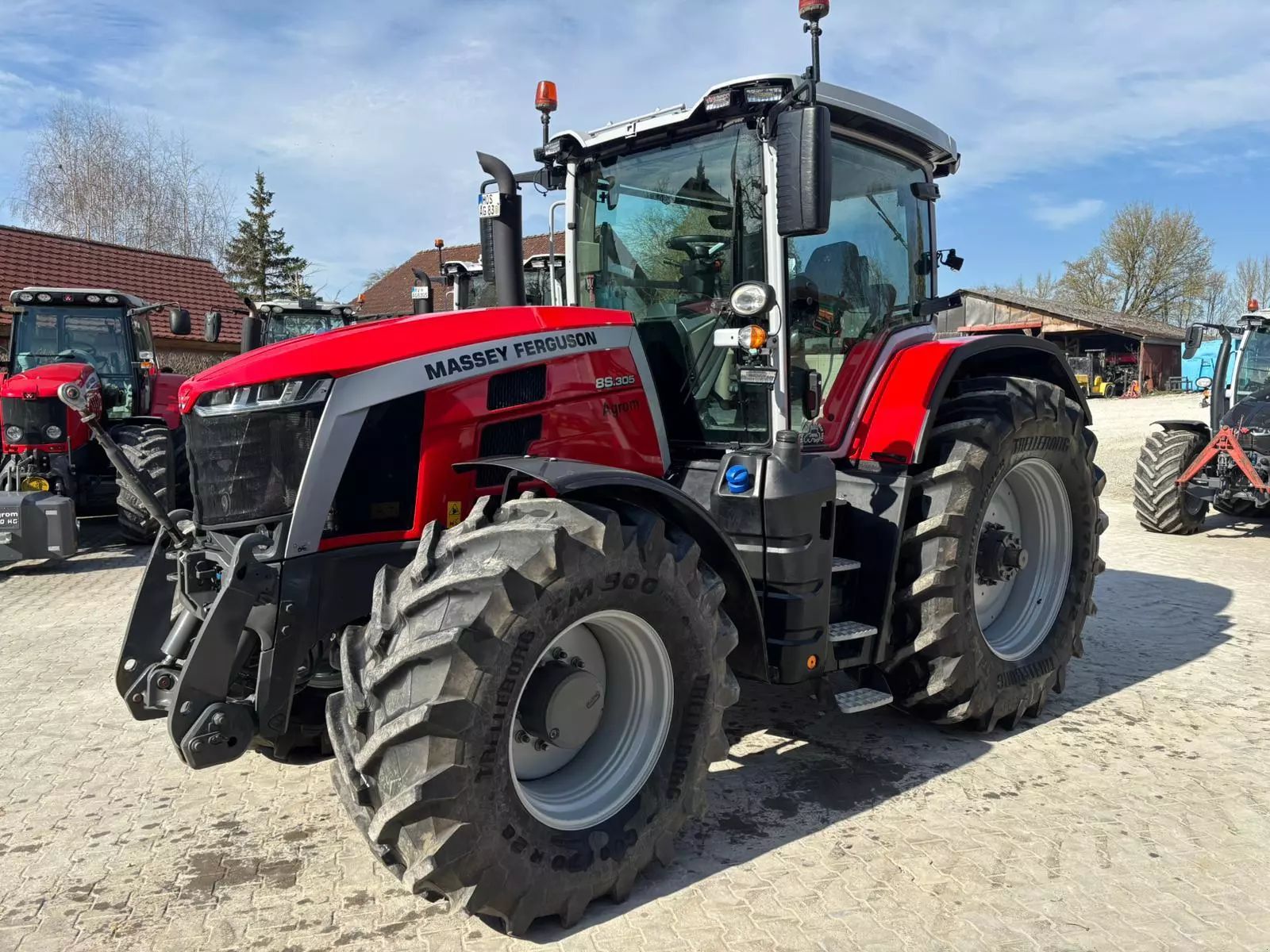 Massey Ferguson 8S.305 Traktor 189 000 €
