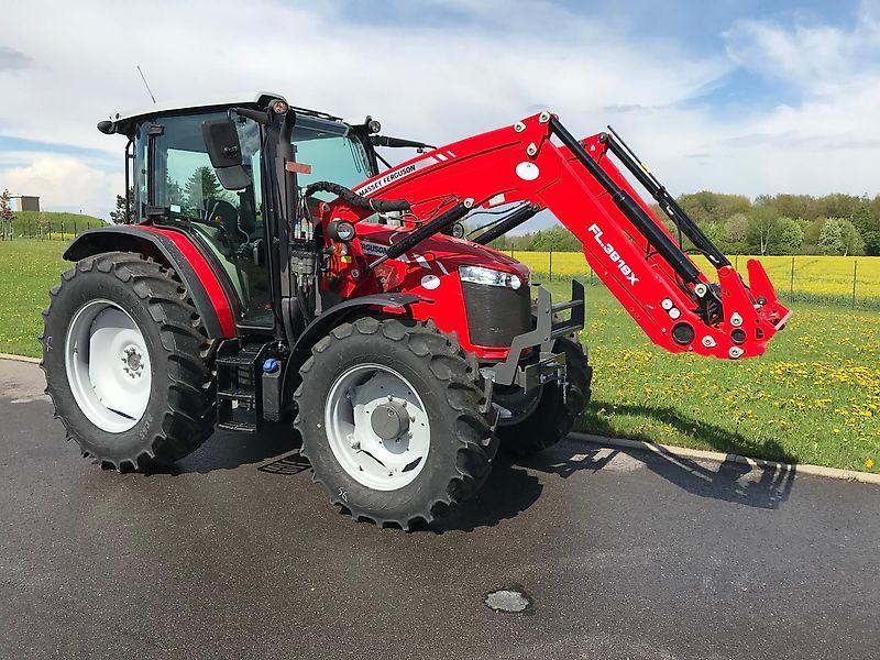 Massey Ferguson 5711 Tractor €62,900