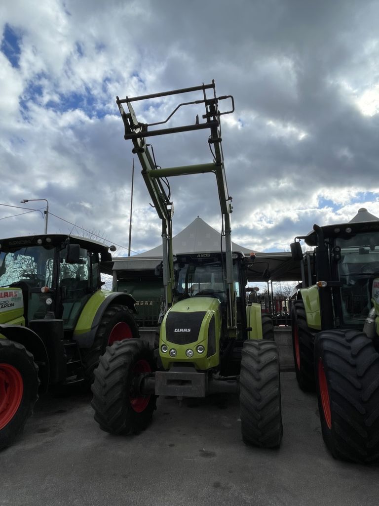 Claas Axos 340 C Tractor €28,500