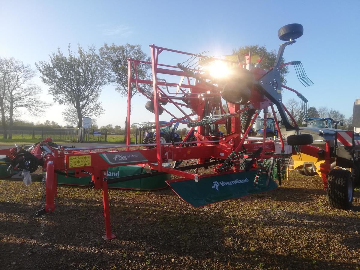 E-FARM: Kverneland 9580 c - Tedder - id UERT9NN - 24.800 € - Año: 2023 - Francia