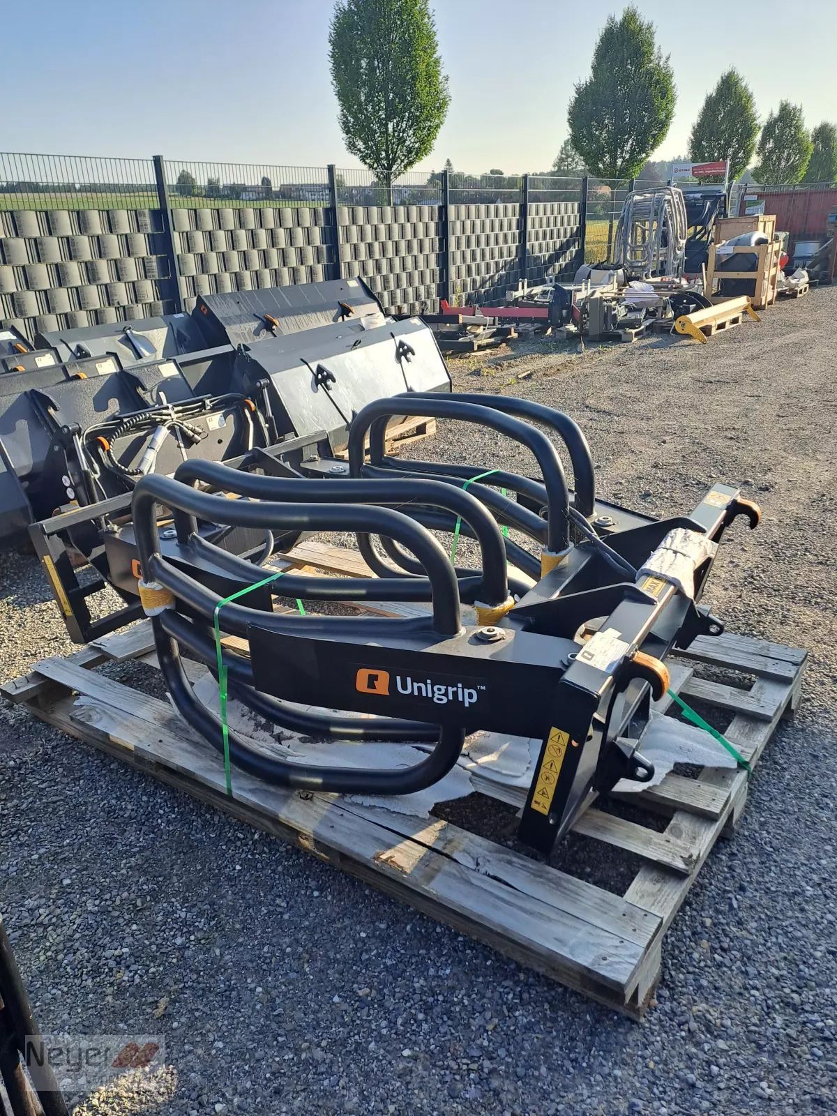 E-FARM: Quicke unigrip 160 - Outil - id Y8ARXIA - 1 771 € - Allemagne