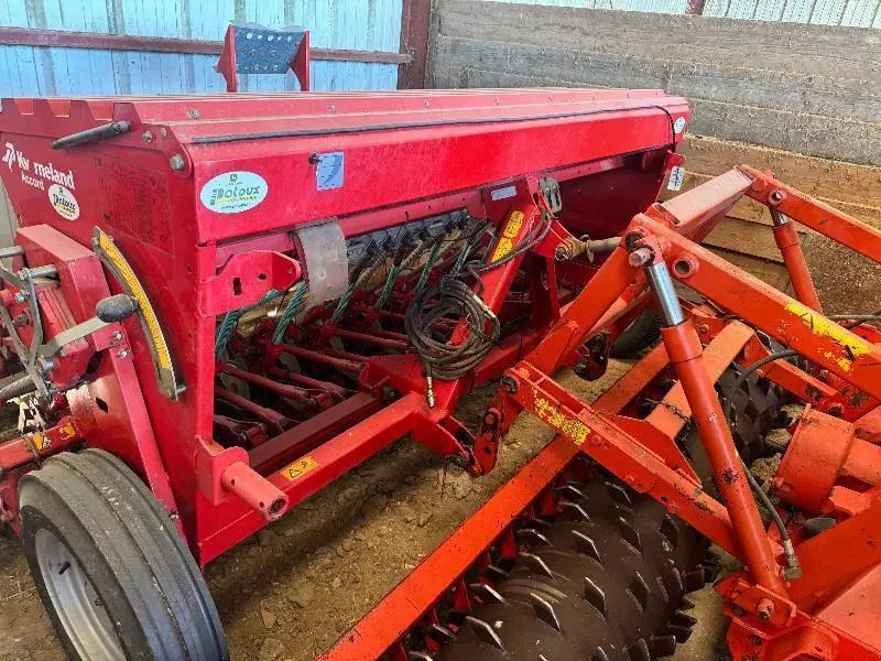 E-FARM: Kverneland m-drill 3m - Direct Drill - id TJARH3G - €7,500 - Year of construction: 2011 - France