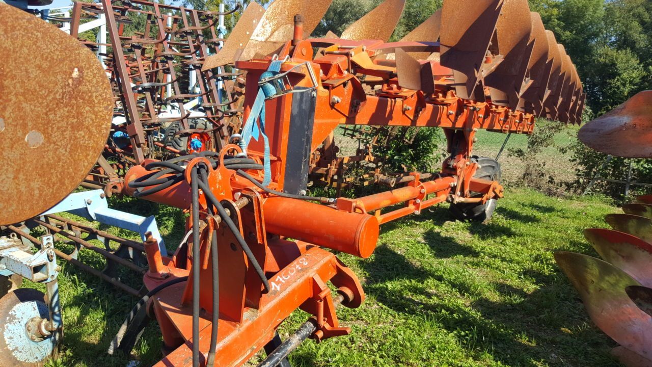 E-FARM: GREGOIRE BESSON spb9 - Pług - id 5ZTCHHM - 6000 € - Rok produkcji: 1995 - Francja