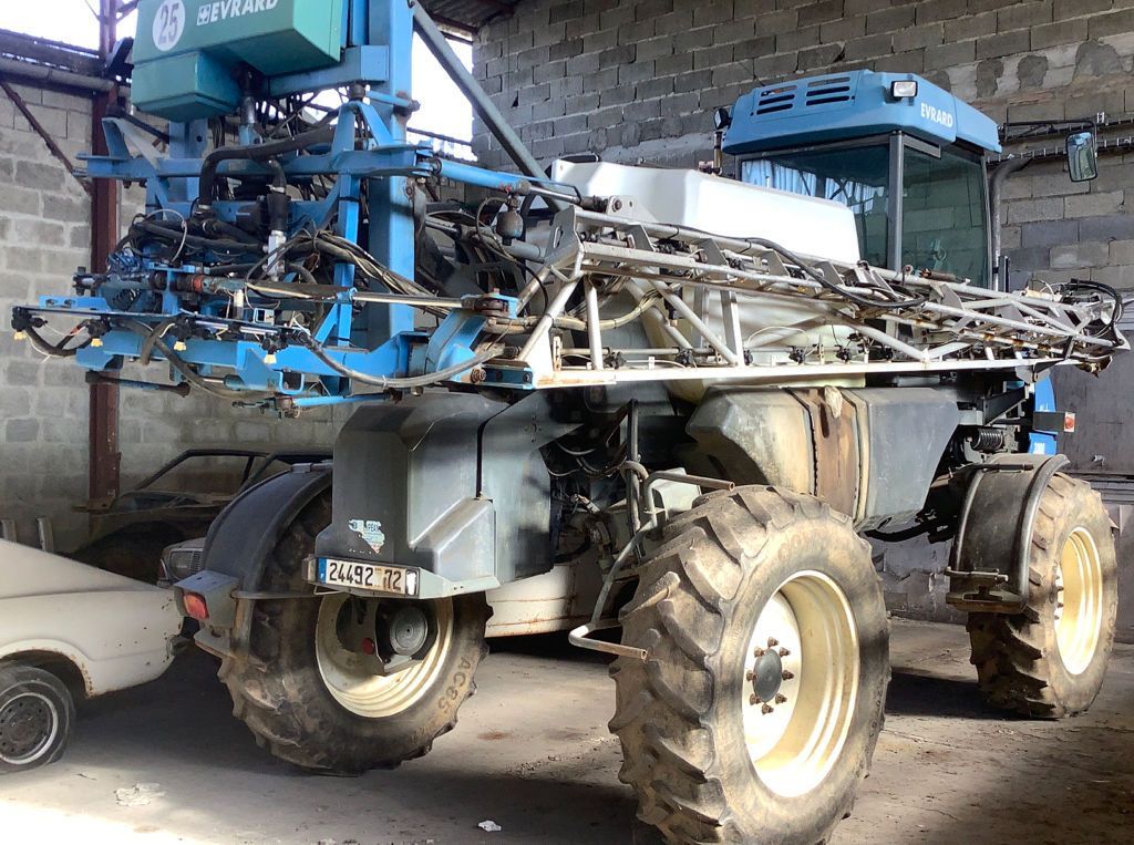 E-FARM: Evrard alpha vari track 3000 - Pulvérisateur - id NEP7KES - 19 000 € - Année: 2006 - Lecture du nombre d'heure: 3 000,France