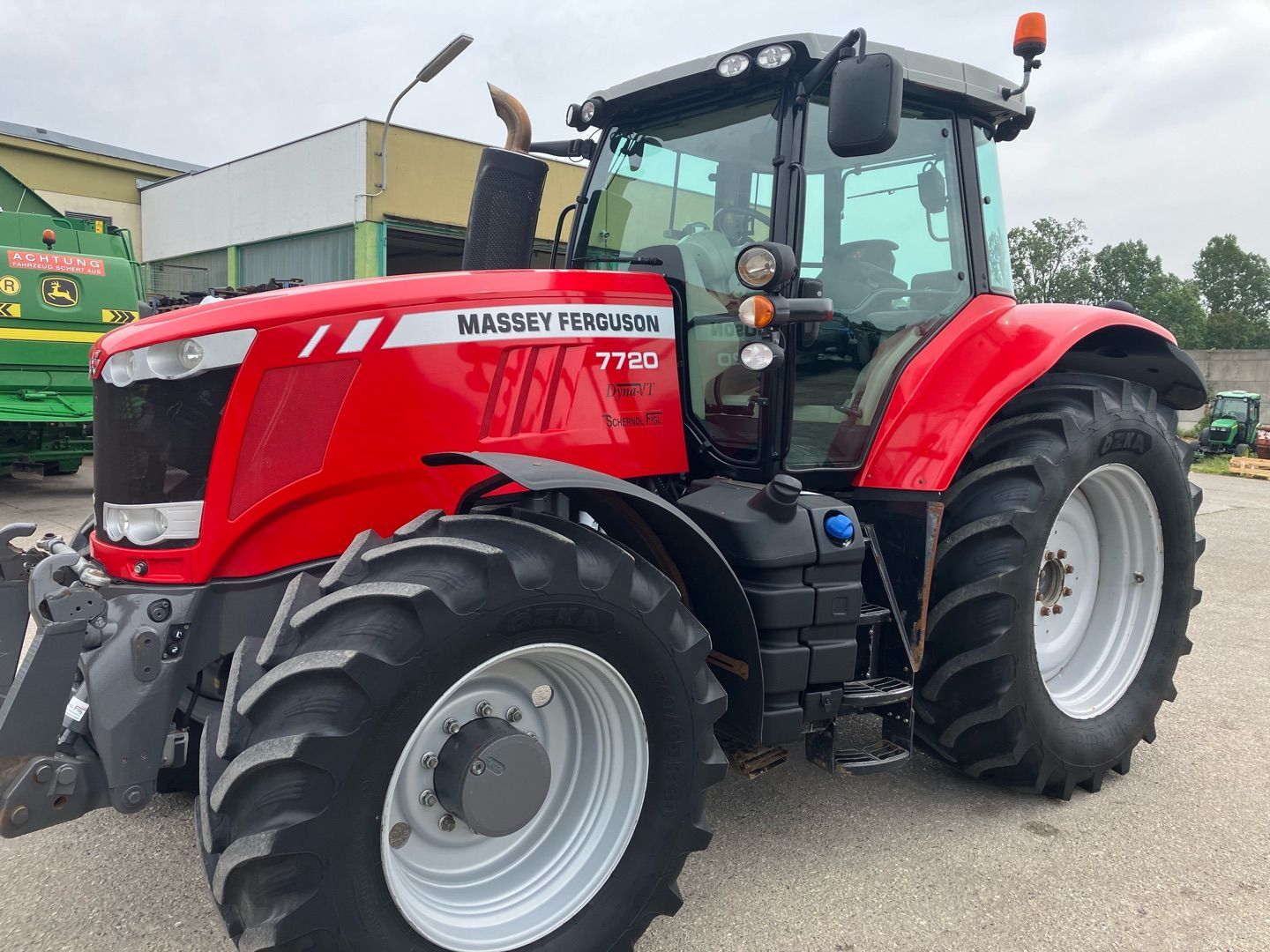E-FARM: Massey Ferguson 7720 - Tractor - id KT5NU7G - €74,917 - Year of construction: 2016 - Engine hours: 4,800,Engine power (HP): 200,Austria