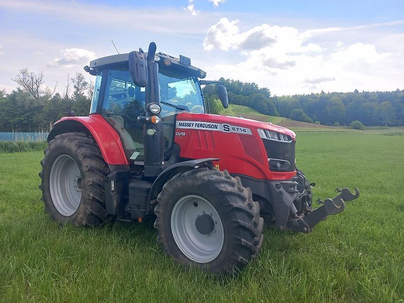 E-FARM: Massey Ferguson 6714S Dyna-VT - Traktor - id 64ZNHTE - 109.000 € - Baujahr: 2020 - Abgelesene Motorstunden: 1.100,Motorleistung (PS): 158,Deutschland