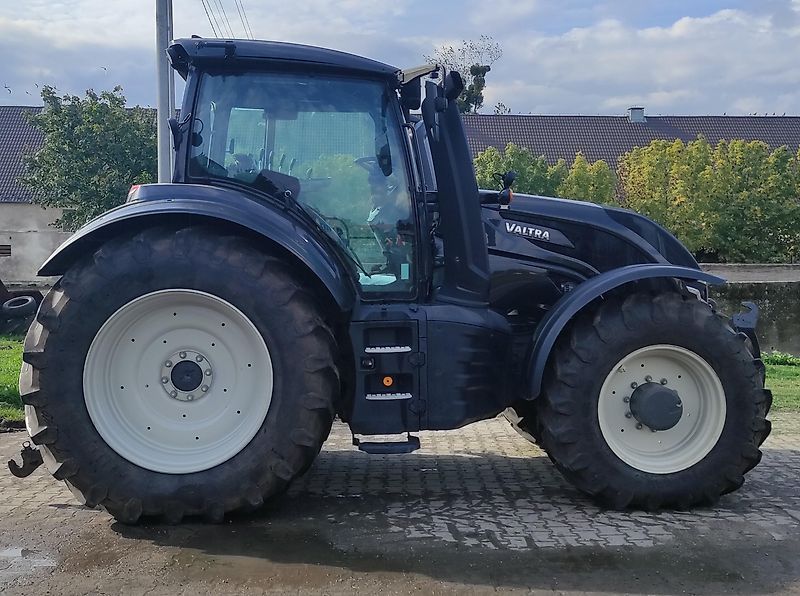 Valtra T 235 Tractor €99,110