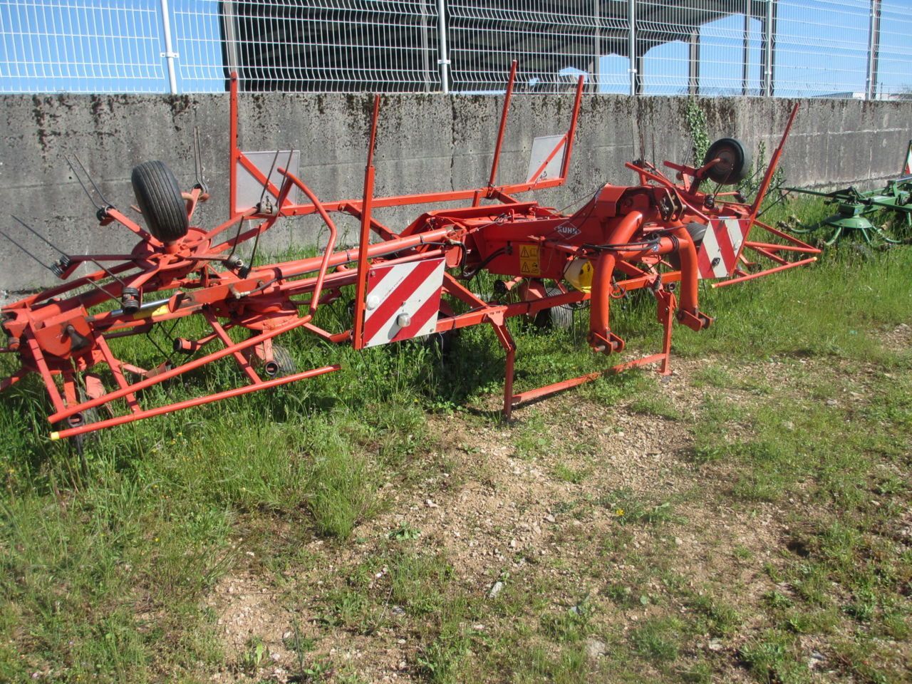 E-FARM: Kuhn ga 8501 mho - Tedder - id BT7VPYW - 8500 € - Año: 2005 - Francia