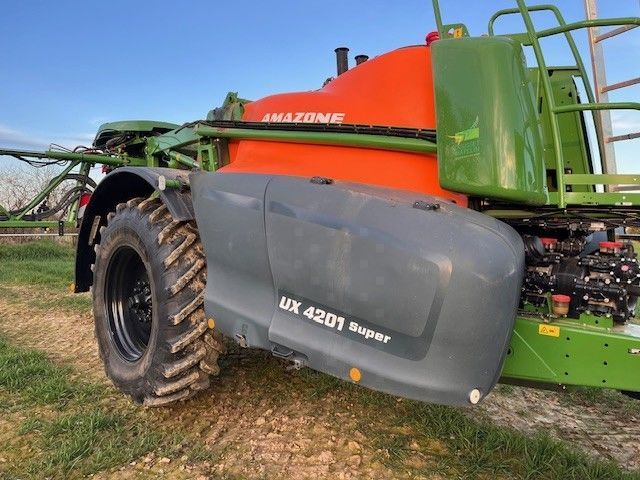 E-FARM: Amazone ux 4201 super - Sprayer - id SS7VGF5 - Year of construction: 2022 - France