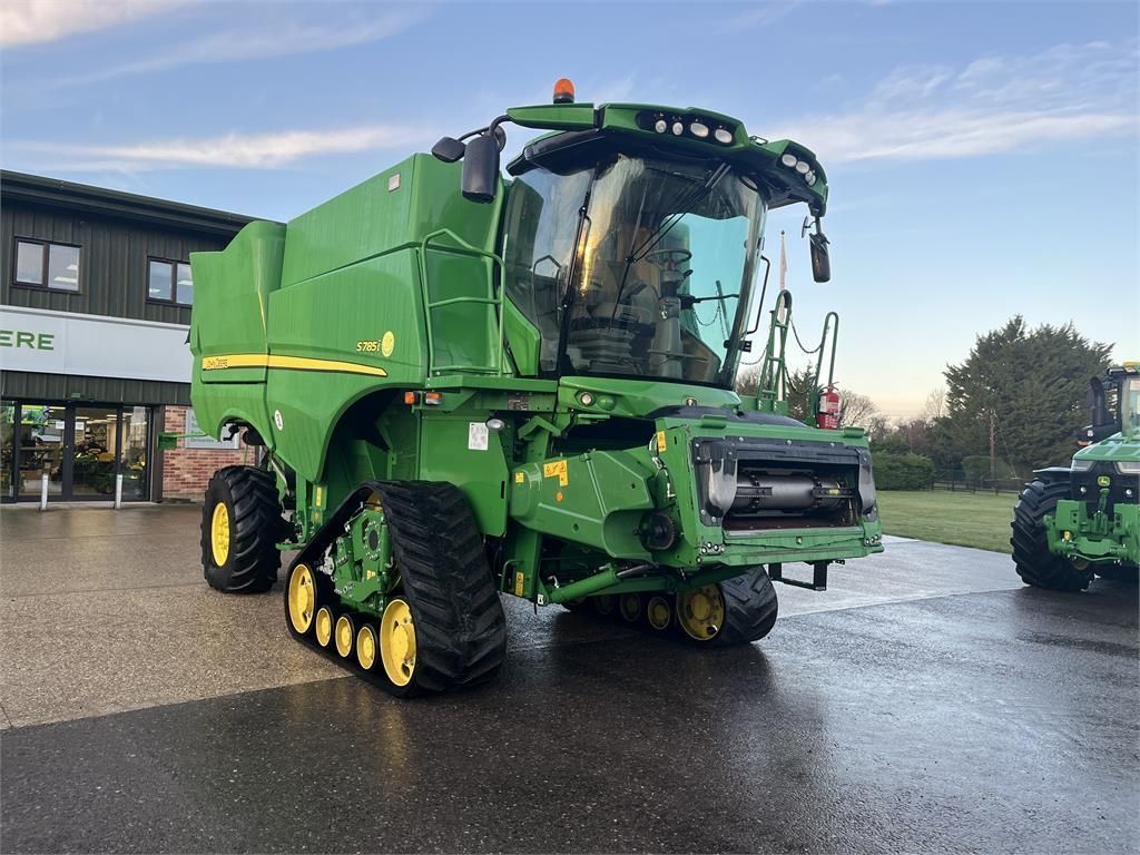 John Deere S785 Combine harvester €184,811