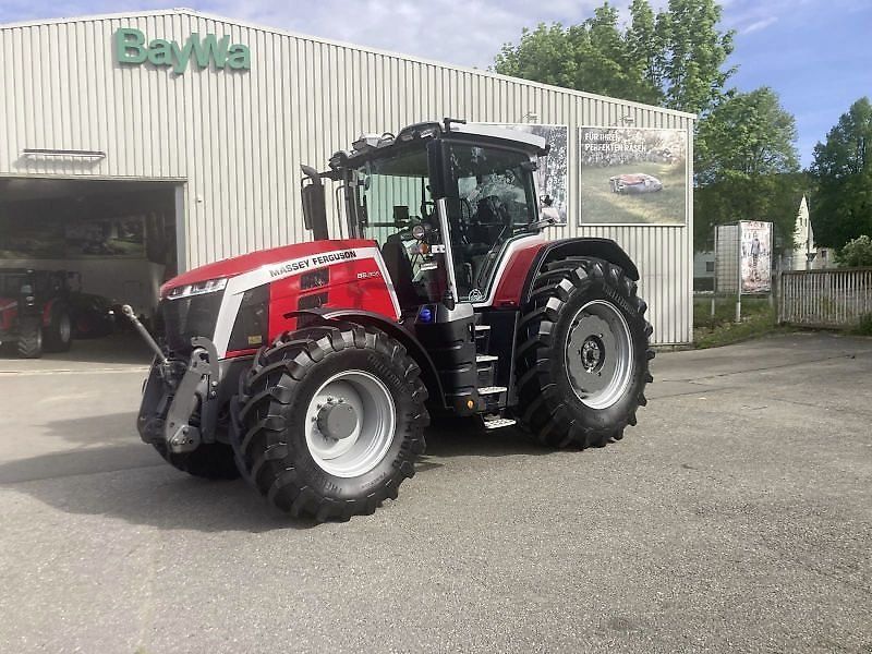 Massey Ferguson 8S.305 Tractor €179,850