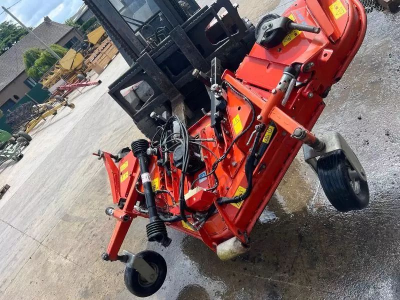 E-FARM: Wiedenmann rmr230v-f - Lawn mower - id VSDMP5D - €5,000 - Year of construction: 2015 - France