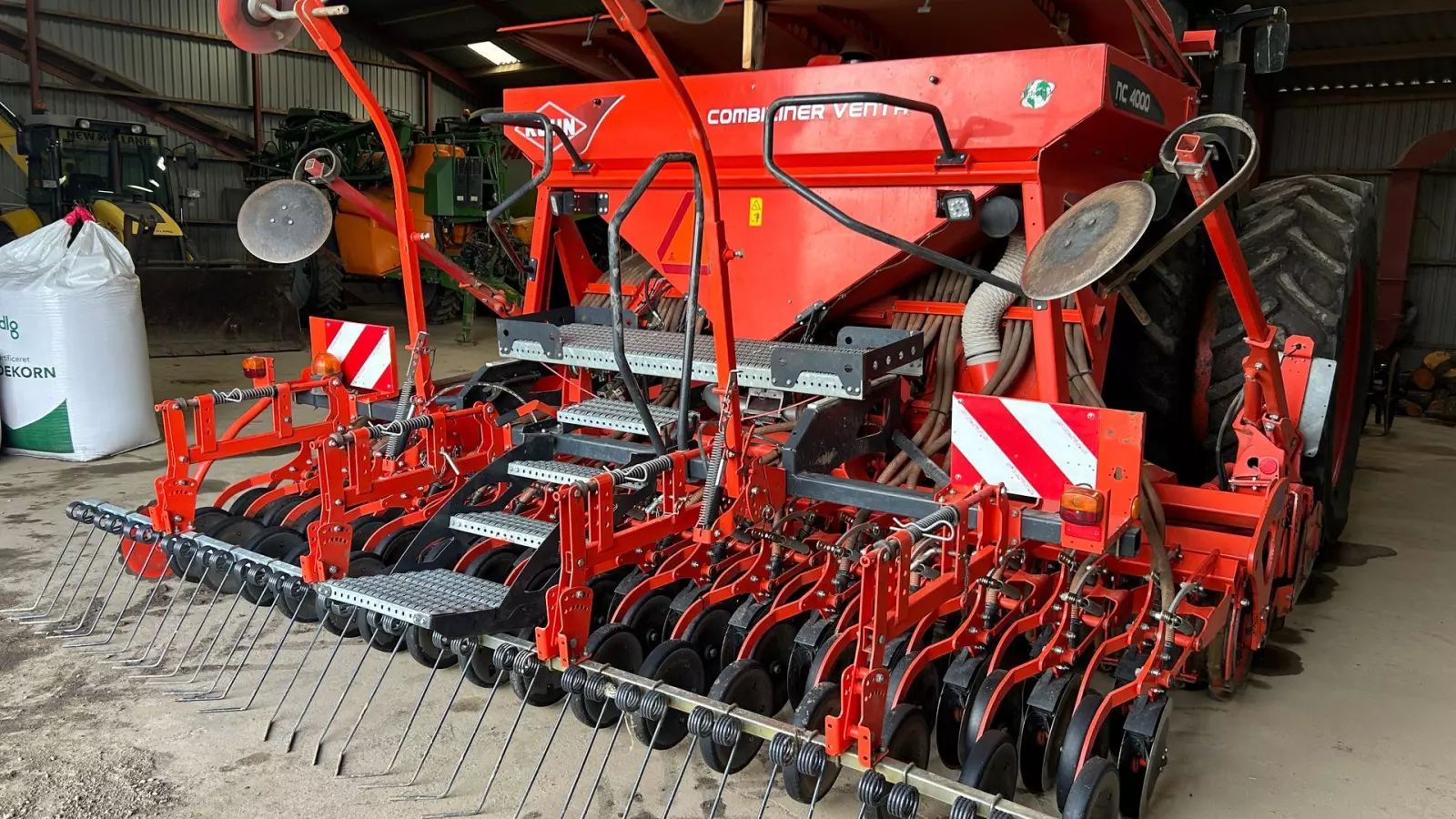 Kuhn nc 4000 hr 4004 nc rotorharve 32 rk. Drilling machine combination €22,411