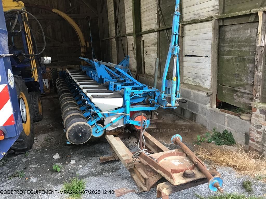 E-FARM: Monosem meca 2000 - Maszyna do siewu punktowego - id 7QRRYMS - 7000 € - Rok produkcji: 2000 - Francja