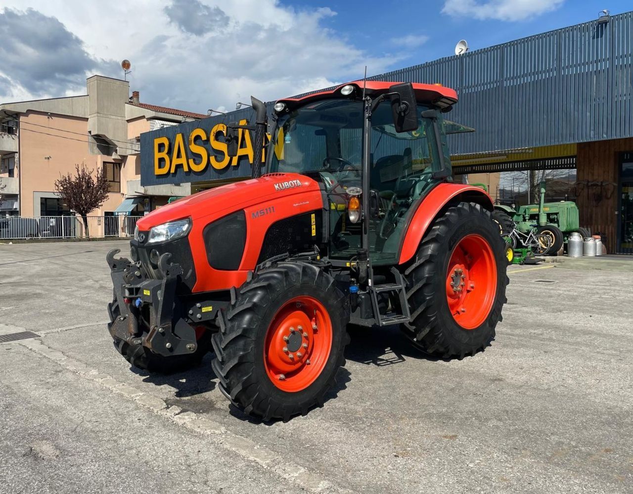 E-FARM: Kubota M5111 - Tractor - id BYA8KVG - 38.000 € - Año: 2019 - Horas: 5000,Potencia del motor: 113,Italia