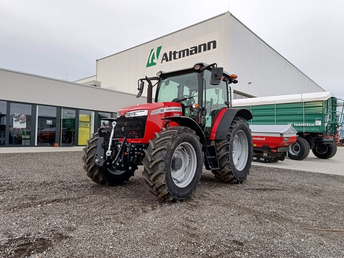 E-FARM: Massey Ferguson 5711M - Tracteur - id QD5KXE1 - Année: 2023 - Lecture du nombre d'heure: 10,Puissance du moteur (chevaux): 115,Autriche