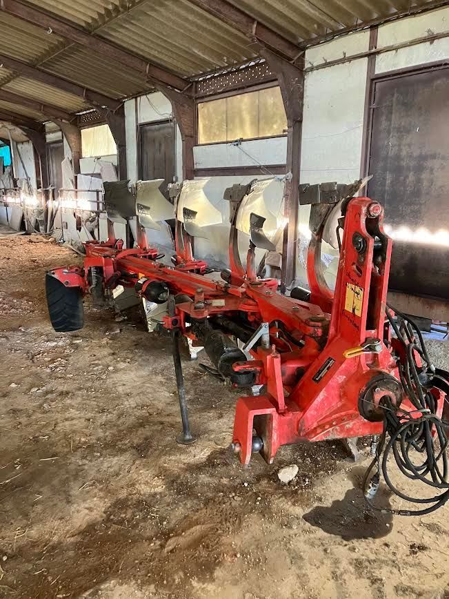 E-FARM: GREGOIRE BESSON rwy7 - Pług - id NVKNVBI - 18 500 € - Rok produkcji: 2010 - Francja
