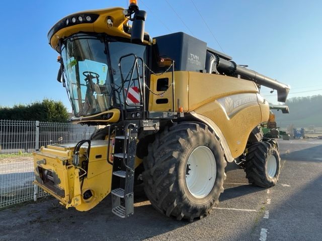 E-FARM: New Holland cr 8.80 - Cosechadora - id AZCMIPT - 189.900 € - Año: 2017 - Horas: 1850,Potencia del motor: 496,Francia