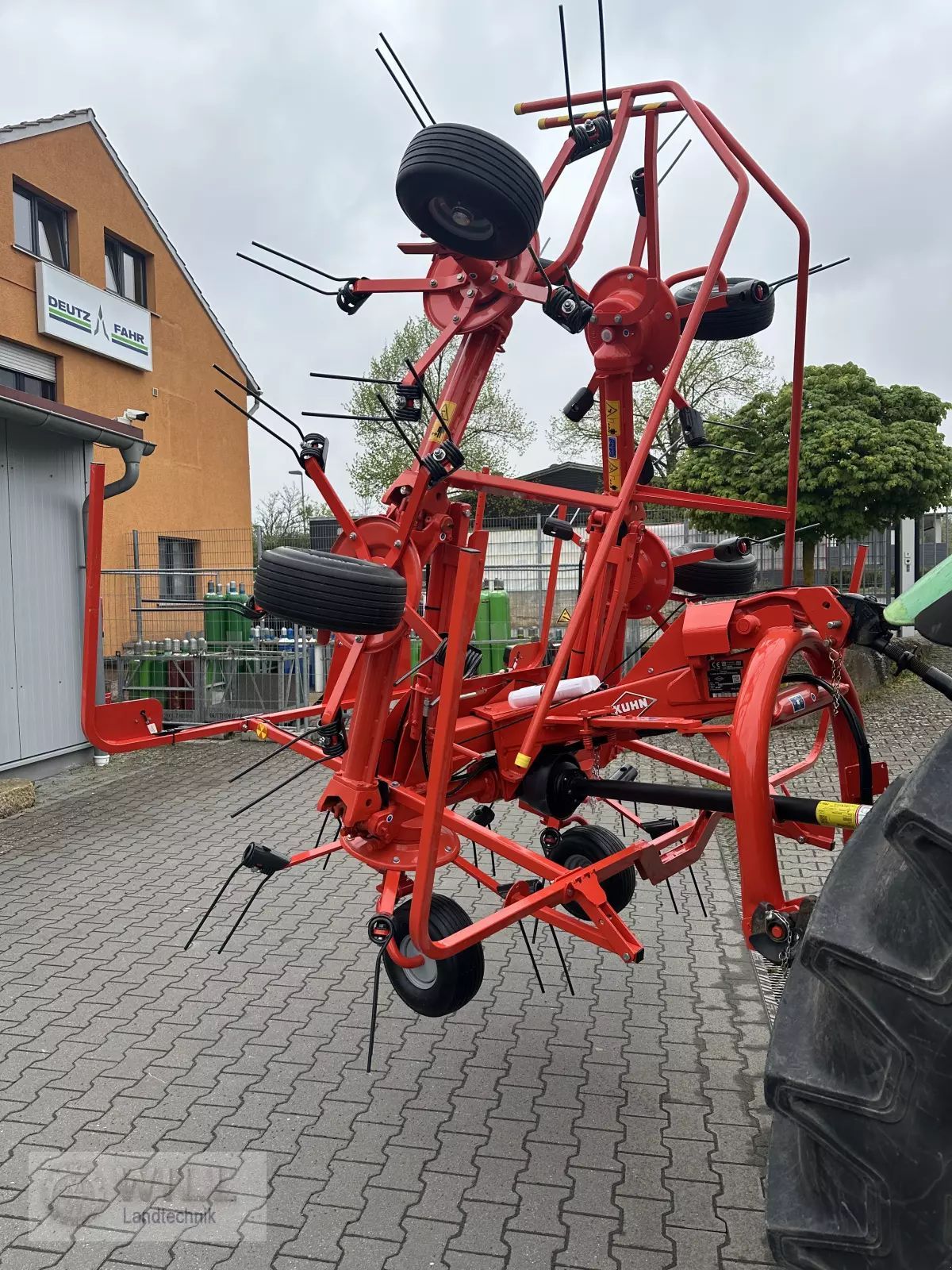 E-FARM: Kuhn GF 582 - Tedder - id 5U2LTEJ - €10,496 - Year of construction: 2023 - Germany