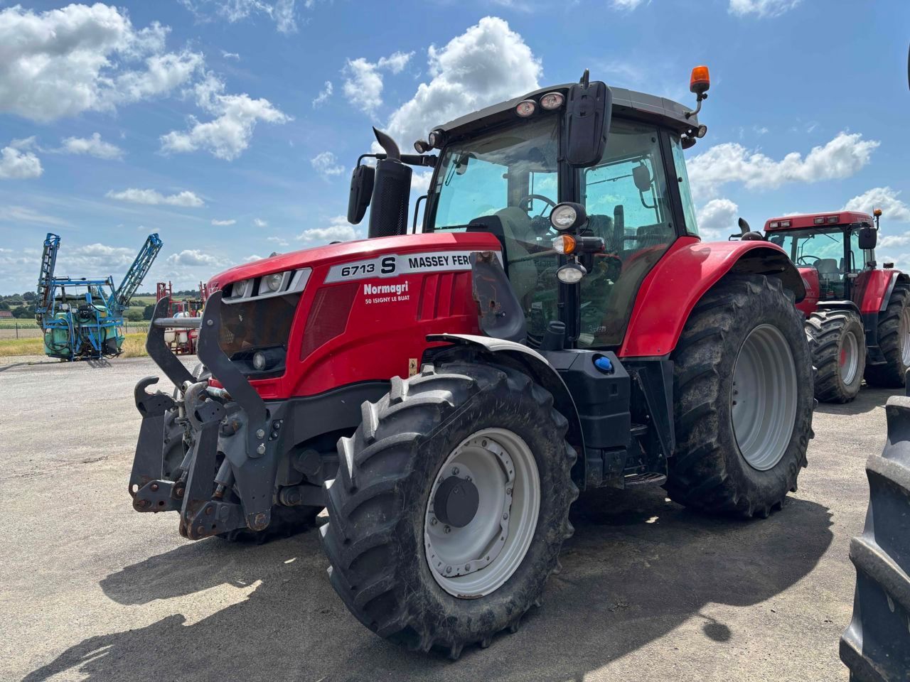 E-FARM: Massey Ferguson 6713 - Traktorius - id AMXEXJJ - 75 000 € - Gamybos metai: 2019 - Variklio darbo valandos: 2 150,Variklio galia (AG): 130,Prancūzija
