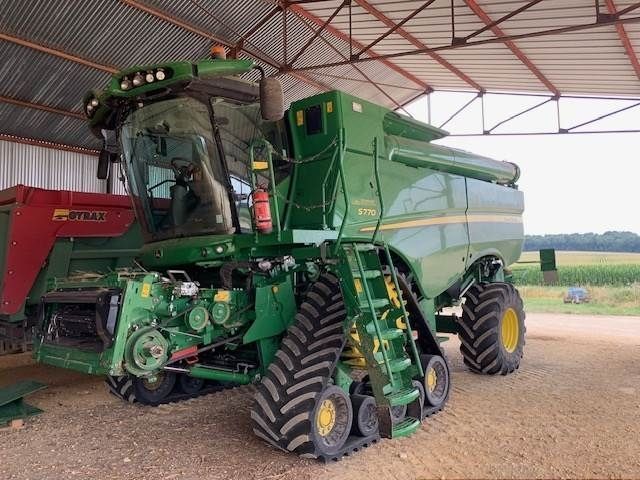 E-FARM: John Deere S770 - Moissoneuse-batteuse - id 4SAKFKF - 285 000 € - Année: 2020 - Lecture du nombre d'heure: 1 200,France