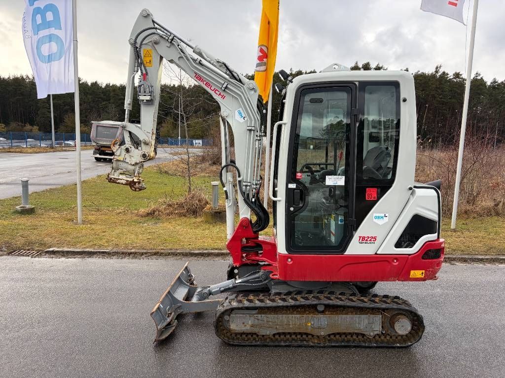 Takeuchi TB 225 Mini-pelle 39 500 €
