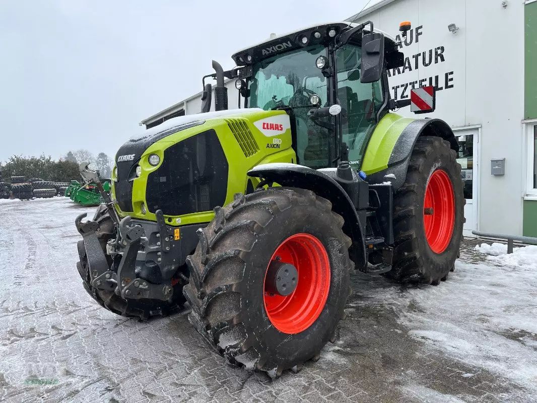 Claas Axion 810 Tractor €124,900