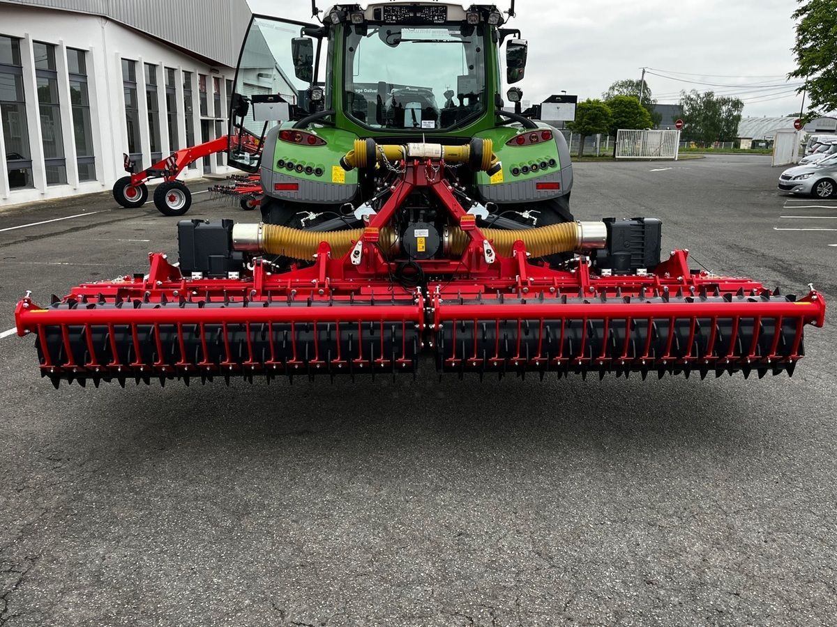 Kverneland fold 4m50 Power harrow €35,000