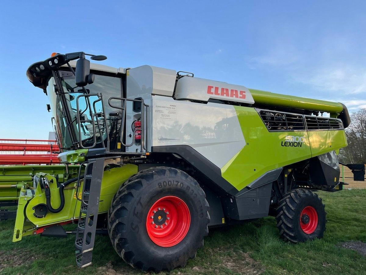 E-FARM: Claas Lexion 5300 - Mähdrescher - id 7TI62YE - 225.000 € - Baujahr: 2020 - Abgelesene Motorstunden: 751,Frankreich