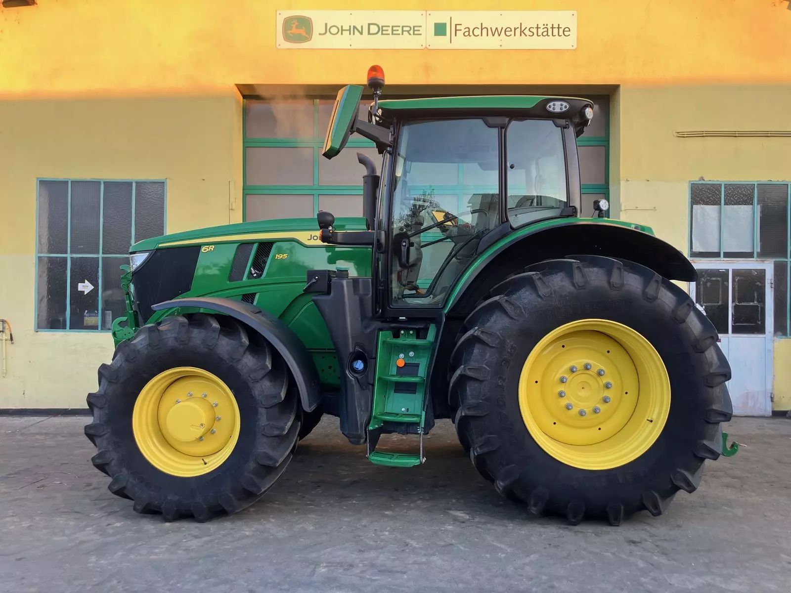 John Deere 6R 195 Tractor €154,167