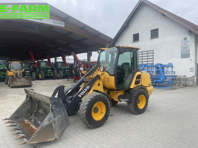 E-FARM: VOLVO l 25f - Wheel loader - id IAHQJND - €38,200 - Year of construction: 2012 - Engine power (HP): 58