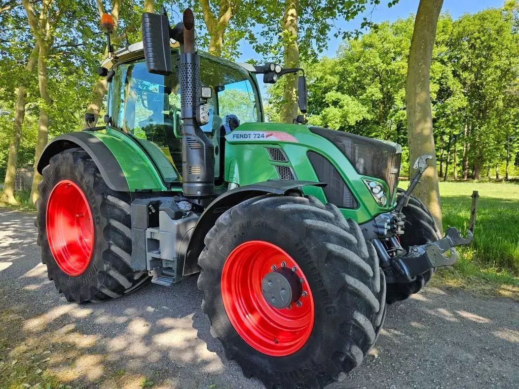 E-FARM: Fendt 724 Vario - Tractor - id MVBJ71Q - 75.000 EUR - Anul: 2016 - Citeste ore: 9.050,Olanda