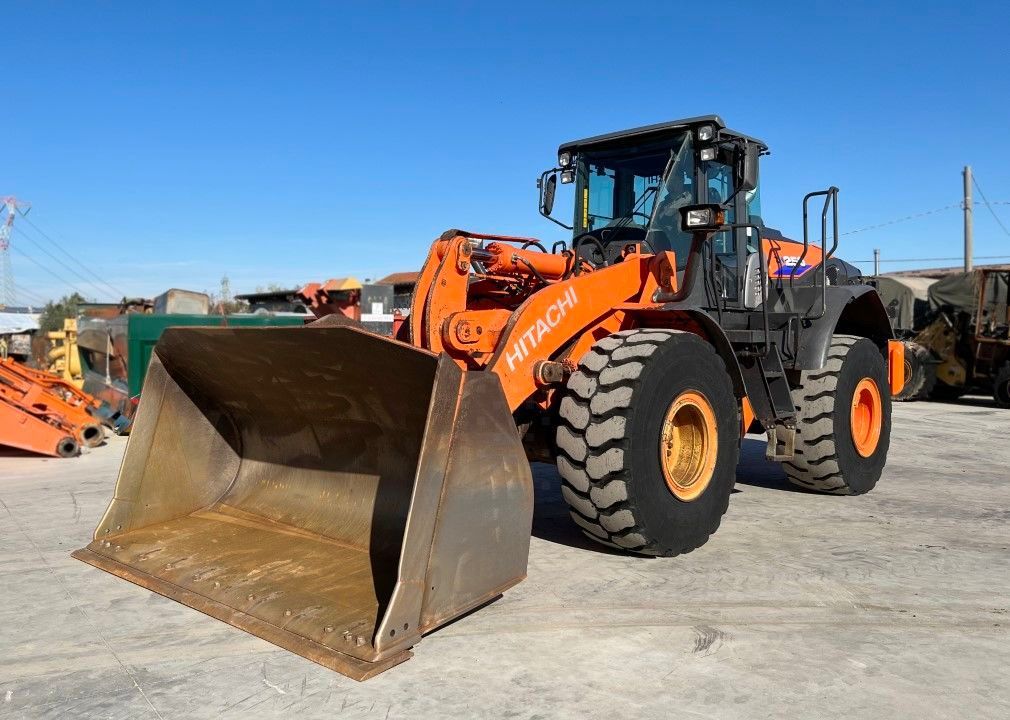 E-FARM: Hitachi zw250-6 - Wheel loader - id F3TAIV2 - €79,000 - Year of construction: 2017 - Engine hours: 9,939,Engine power (HP): 253,France