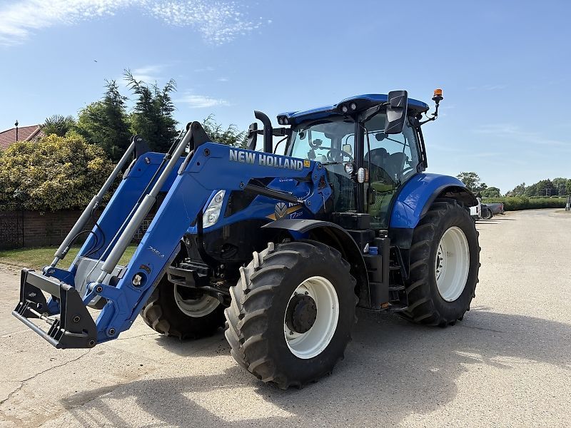 New Holland T7.225 Tractor €103,885