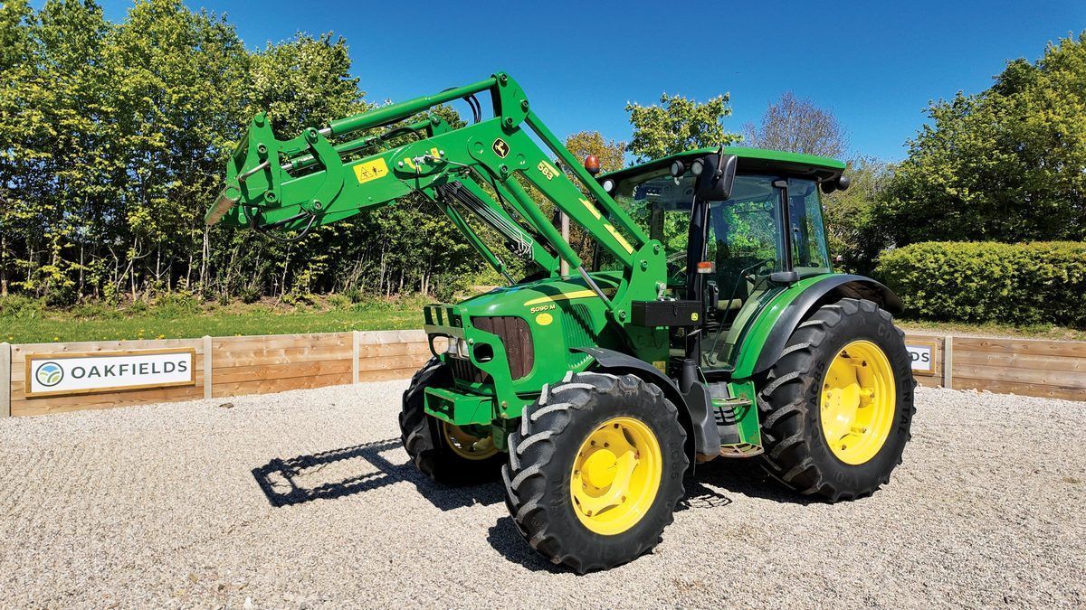 John Deere 5090 M Tractor €40,005