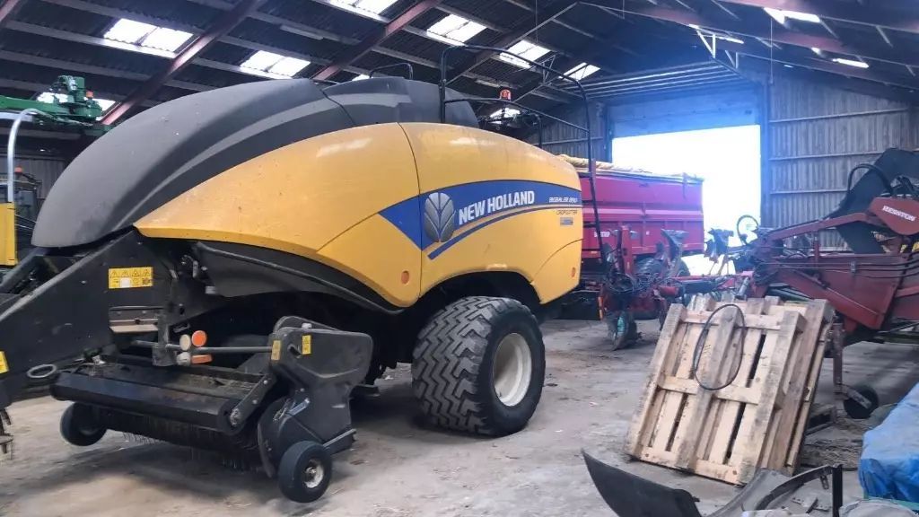 E-FARM: New Holland BB 890 RC - Empacadora - id PN6Z47D - Dinamarca