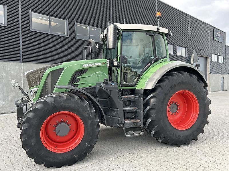 E-FARM: Fendt 828 Vario - Traktor - id 45G9AYY - 120.510 € - Baujahr: 2015 - Abgelesene Motorstunden: 5.685,Motorleistung (PS): 260,Dänemark