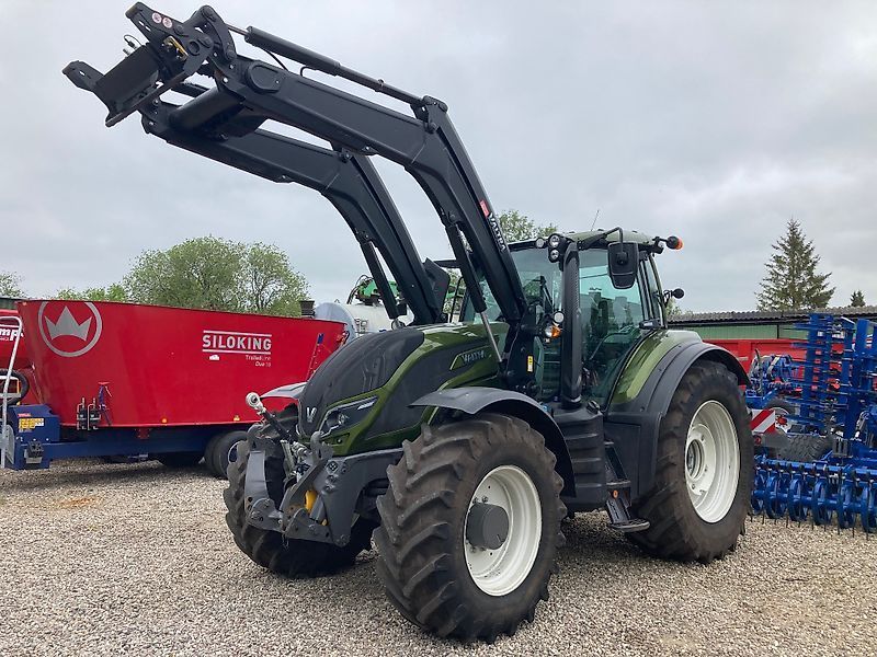 E-FARM: Valtra T 214 Active - Tracteur - id 3NKXVYF - 93 500 € - Année: 2021 - Lecture du nombre d'heure: 2 865,Puissance du moteur (chevaux): 215,Allemagne
