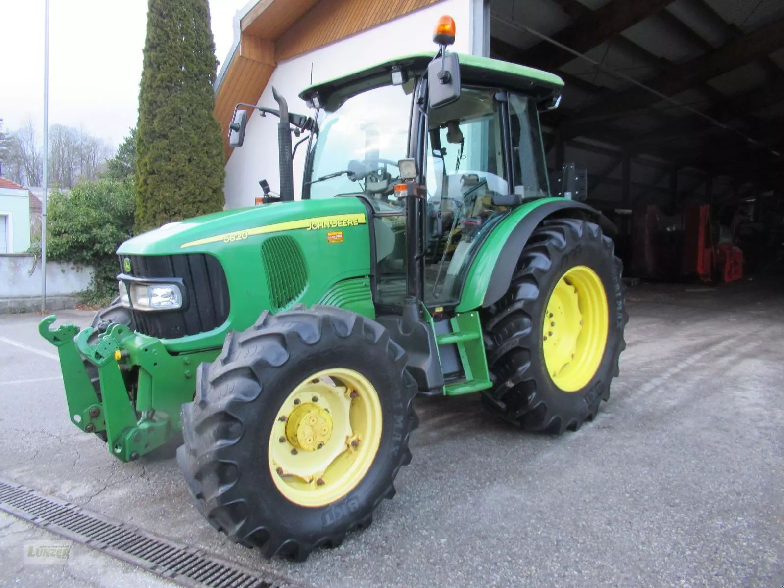 E-FARM: John Deere 5820 - Tractor - id BGZYGCJ - 40.000 € - Año: 2005 - Horas: 6539,Potencia del motor: 88,Austria