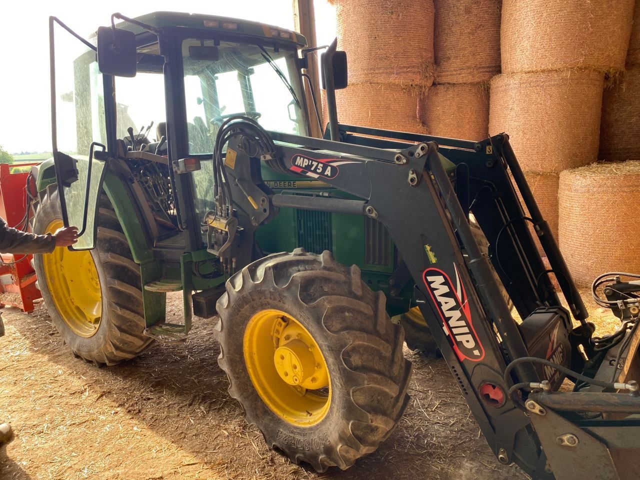 E-FARM: John Deere 6100 - Tractor - id EBWAEAF - 25.000 € - Año: 1995 - Horas: 8900,Potencia del motor: 100,Francia