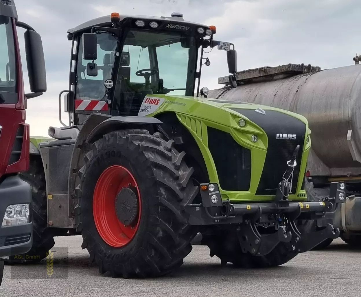 Claas Xerion 4200 Trac VC Tractor €255,000