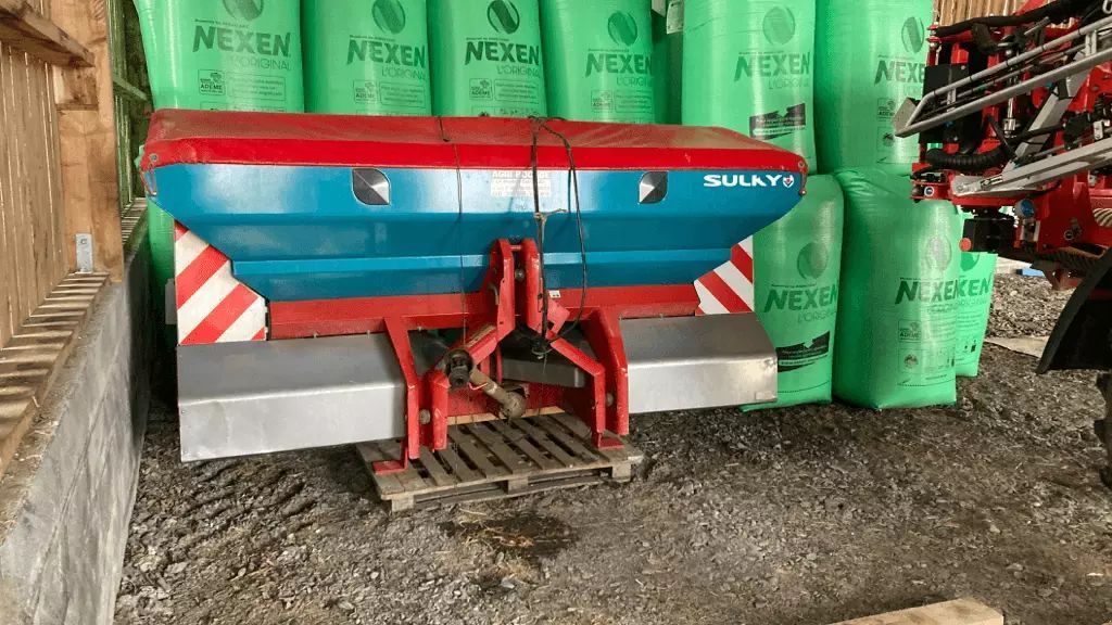 E-FARM: sulky x 44 - Fertiliser spreader - id ZSRYCDL - €6,000 - Year of construction: 2008 - France