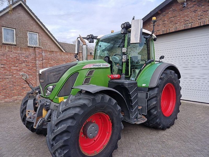 Fendt 724 Vario Tractor €77,500